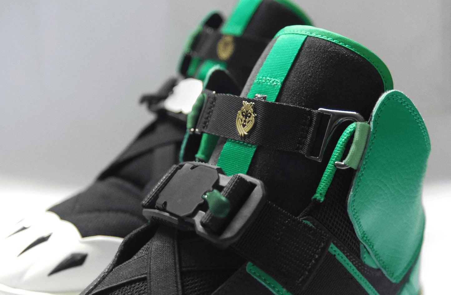 Wolf Paw V1 - Green (C-Grade Only)